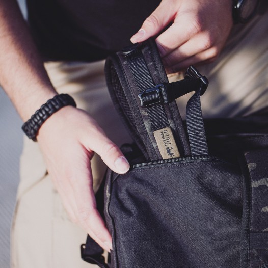 Die Schultergurte lassen sich bei Bedarf vollständig in einer dafür vorgesehenen RV-Tasche auf der Rückseite verstauen.