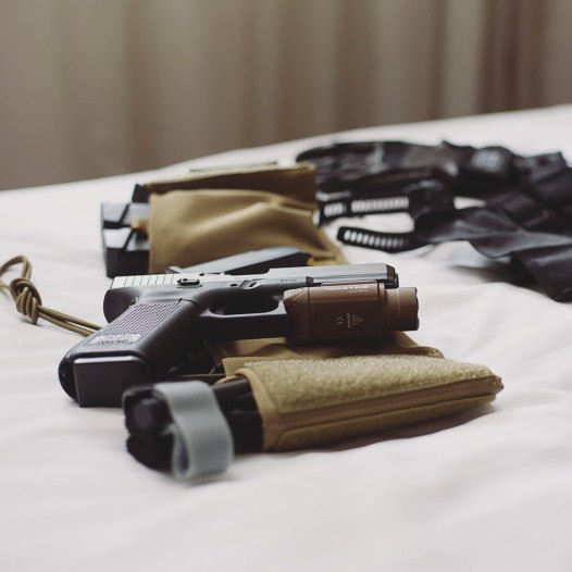 Der TT Secret Cummerbund ist ein universeller
Unterziehgürtel für spezialisierte Einsatzkräfte in verdeckten
Operationen. Elastische Einschubtaschen mit Flauschklett-Auskleidung
erlauben individuelle Gear Setups.