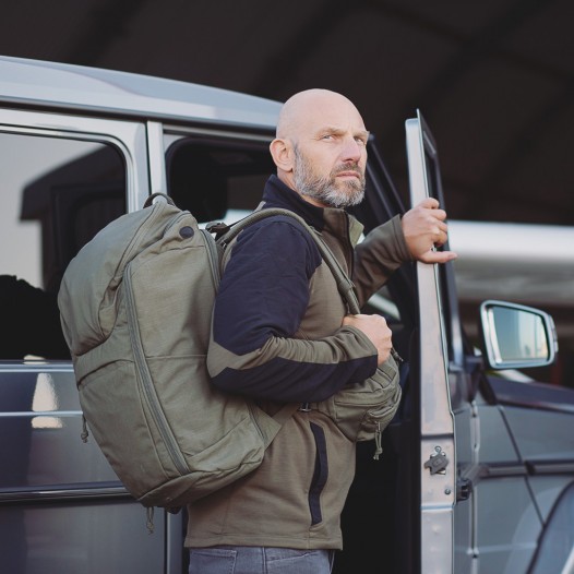 Der TT Tac Modular SW Pack 25 ist ein revolutionärer
Einsatzrucksack, eigens für zivil operierende Spezialkräfte
entwickelt: 25 Liter Volumen, ohne aufklärbare Logos und das
Hauptfach lässt sich sowohl frontal und von der Rückseite
komplett aufziehen