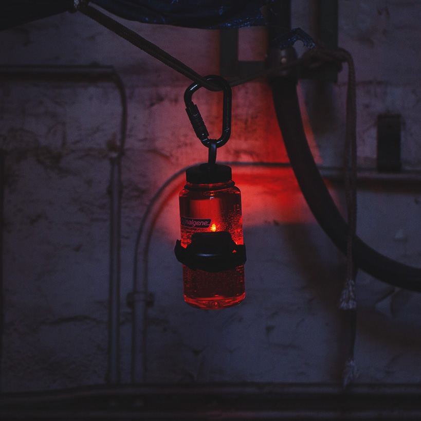 Nalgene Trinkflasche als Camp Licht