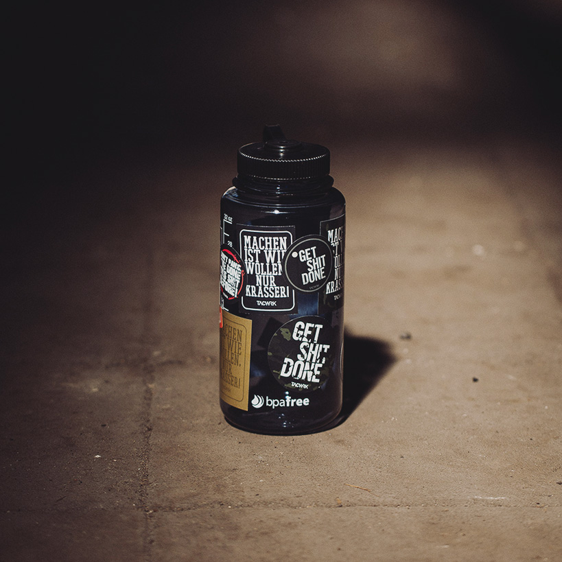 Nalgene Trinkflasche mit TACWRK Stickern