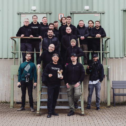 Mit Olli und das TACWRK Team nach einem erfolgreichen Praktikumstag in der Logistik