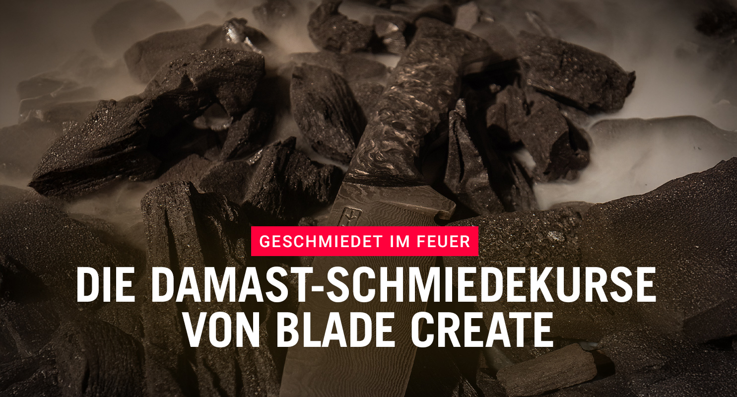 Glühende Kohle und ein erhitztes Messer in einer Schmiede – visuelle Darstellung für die Damast-Schmiedekurse von Blade Create.